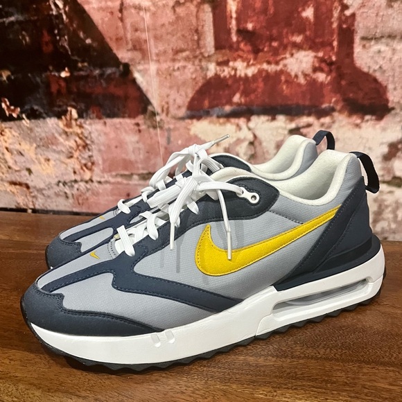 Nike Other - BRAND NEW NIKE MEN AIR MAX DAWN SIZE 10.5